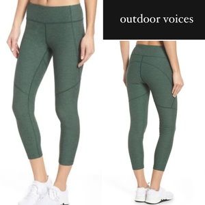 Outdoor Voices 3/4 Warm-Up Leggings in Green • XS
